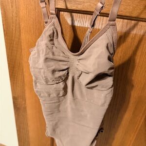 Skims sculpting body suit with snaps S/M